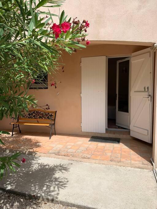 Studio En Rez-De-Jardin Arbore Avec Acces Piscine Et Clim วิลเนิฟ-เลส์-อาวิญง ภายนอก รูปภาพ