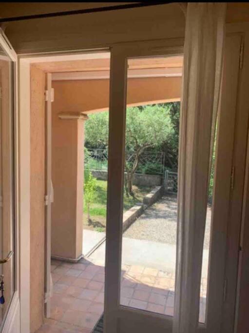 Studio En Rez-De-Jardin Arbore Avec Acces Piscine Et Clim วิลเนิฟ-เลส์-อาวิญง ภายนอก รูปภาพ