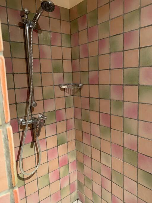 Studio En Rez-De-Jardin Arbore Avec Acces Piscine Et Clim วิลเนิฟ-เลส์-อาวิญง ภายนอก รูปภาพ